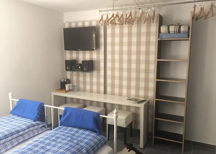 Chiemgau-room, Helles Souterrain, Eigene Terrasse * Riedering