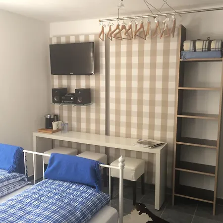 Chiemgau-room, Helles Souterrain, Eigene Terrasse * Riedering