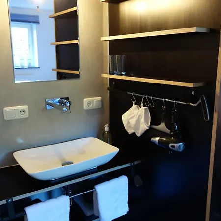 Chiemgau-room, Helles Souterrain, Eigene Terrasse 民宿 *